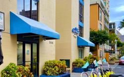 Waikiki Beachside Hostel