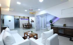 Spacious Villa Stay – BBQ, Gym  & Green Garden