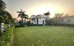 Serene Farmhouse Escape in Agra