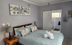 25 ON Main Struisbaai