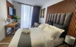 One Rosebank Signature Apartment - Rosebank