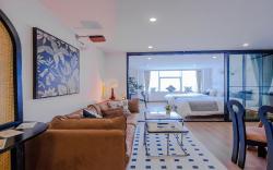 [自家住20】国家会展中心、虹桥火车站、虹桥机场、巨幕投影、麻将棋牌、三居室五床可住6人