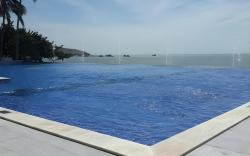 Hon Rom Central Beach resort