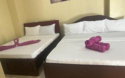 Seamed Guest House -Family room good for 7 persons