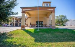 Moulton Inn & Suites By OYO Near Shiner TX 