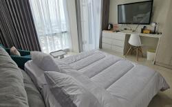 Green Sedayu Apartment Deluxe by Ellison