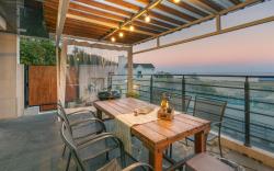 Gyeongju wave dokchae  poolvilla pension