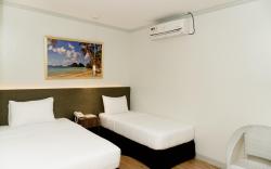 Madison Suites - Superior Room