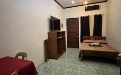 L. De Vera Homestay with FREE USE OF MOTORCYCLE 