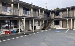 Anchor Bay Inn by Winchester Bay