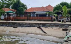 Shoreside Semat, Beachfront Flat