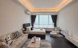 R&F Cozy Studio with projector (no parking)