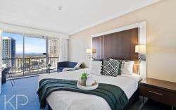 Surfers Paradise Beach & Ocean View Unit(Level 19)