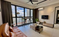 Georgetown View Spacious Urban Suites