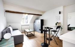 Duplex apartment steps to the Louvre for 4 Pers.