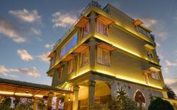Lemon Tree - 3BR Farmhouse with Rooftop Pool