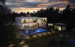 Luxury 3BR Pool Villa with Lawn & Home Theatre 