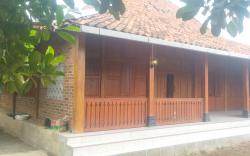 Rumah kayu dengan nuansa tradisional 