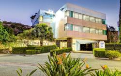 Springfield Lakes Hotel