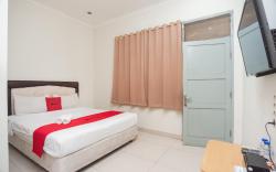RedDoorz Plus near RS PMI Bogor