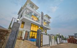Luxury 6BHK(3+3BHK)Villa, 2 Pools & Mountain Views