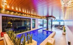 Grand Oasis Villa by RR JBcity