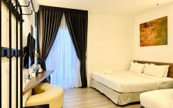 Minimalist City Triple Room @ CYC Heritage Hotel