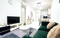 SkyTree Bukit Indah 2BR Wifi Netflix