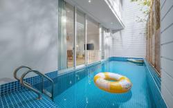 The Salt Villas 250sm Central–3BR/4BA Kitchen&LR 6