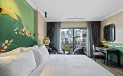 Luxury Premium Balcony room Dich Vong Hau