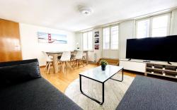 Beautiful Old Building Apartment In The Center