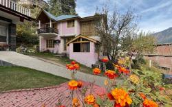 Snowberry Cottage Manali: -4BR by Homeyhuts