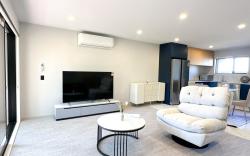 Graceful Stay 3BR beside UC