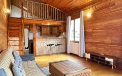 Duplex Chalet style /private yard 150m to RER