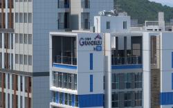 Grand Bleu Hotel & Residence