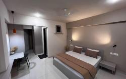 Hamlet Studio Apt with hill view, Pune