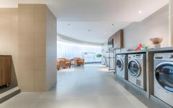 Home Inn Plus Chongqing Jiefangbei Pedestrian Street