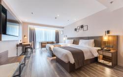 Home Inn Plus Chongqing Jiefangbei Pedestrian Street