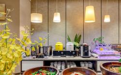 Home Inn Plus Xi'an Zhonglou Yongxingfang Chaoyangmen Metro Station