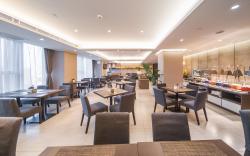 Home Inn Plus Xi'an South Second Ring Daduhui Fengqing Park Metro Station