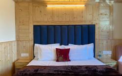 AP Huts- Pinecrest | 1 Room By Homeyhuts