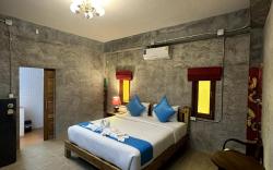 Blue Room, Center Hong Sala