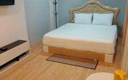 Room F2 - Follow Me ห้องพัก