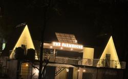 The FarmHouse Cafe & Lounge