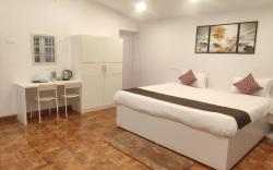 Chill Breeze Castle - 4BHK Villa with Captivating city view & Mountain view, Wifi, Campfire, Homemad