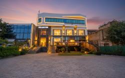 FabHotel Black Stone Palace