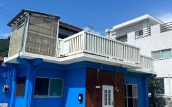 Spacious Balcony for Relaxation "Entire Building Rental Move" BBQ & Garden! Large TV! Up to 5 Guests