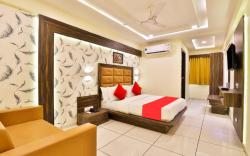 Goroomgo Silver Palace Ahemadabad