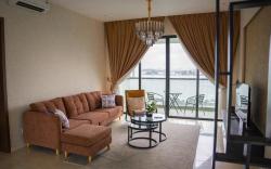 Artistic Marina View 3BR Permas Bathtub & Seaview
