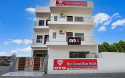 OYO 830731 The Grand Blue Hotel